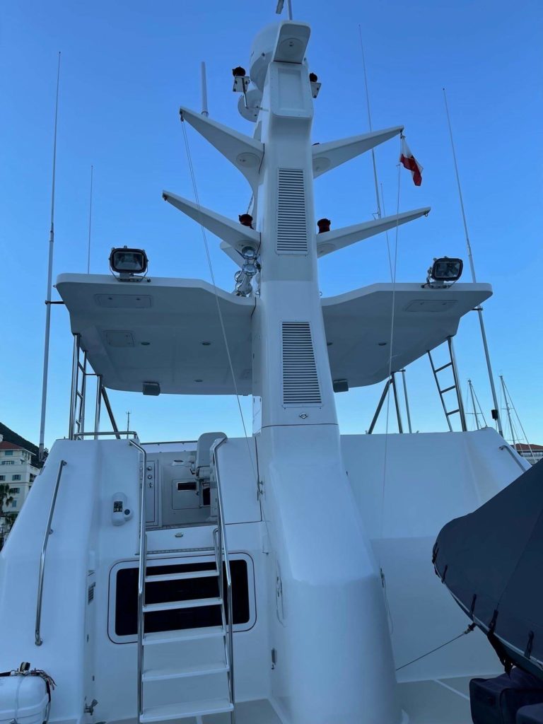 2005 Nordhavn 72 Trawler - The Mast