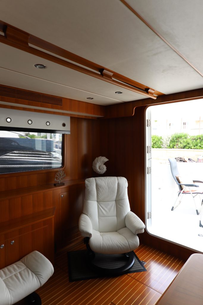 2011 Nordhavn 55 Trawler - The Saloon 6