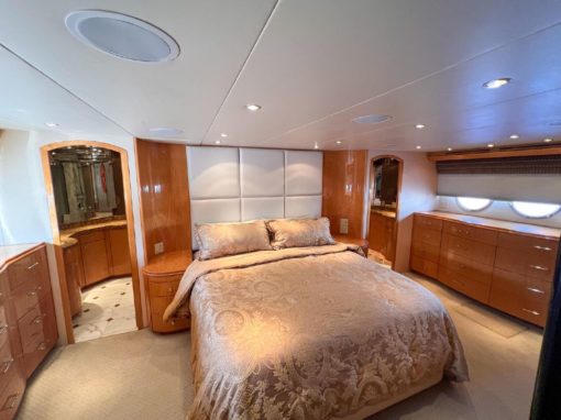2006 Hatteras 80 Motor Yacht Sky Lounge DESTINY IV - The Cabin Single Bed