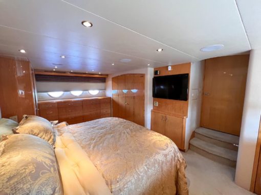 2006 Hatteras 80 Motor Yacht Sky Lounge DESTINY IV - The Cabin 2