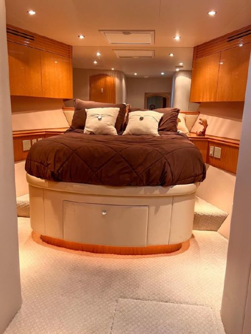 2006 Hatteras 80 Motor Yacht Sky Lounge DESTINY IV - The Cabin Single Bed 2