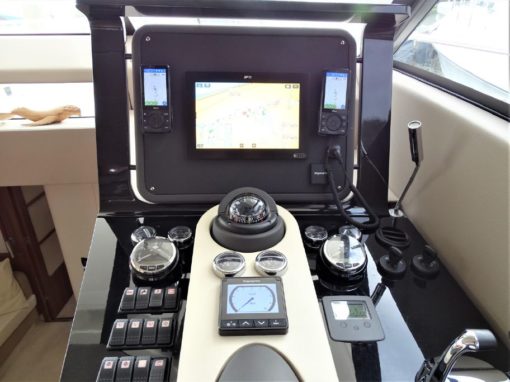 2012 Azimut Magellano 50 - The Bridge/Cockpit Boat Controls