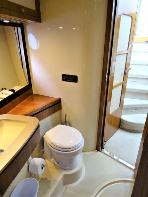 2012 Azimut Magellano 50 - The Cabin The Head Bathroom