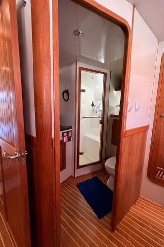 Kadey-Krogen 55 Expedition – LEVITTATE - The Cabin - The Bedroom Head - Bedroom Bathroom