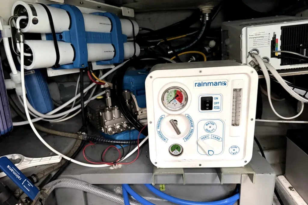 2001 Nordhavn 40 - Wayward Snug - Rainman modular water maker with RO membranes and control panel