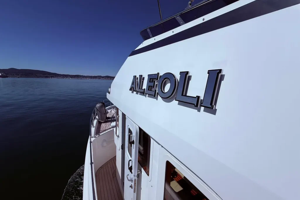 2016 Nordhavn 52 - Aleoli - Vessel name lettering on pilothouse hull side underway