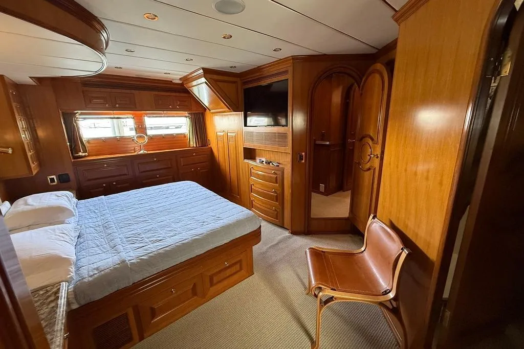 2006 Nordhavn 64 - KARIWA 11 - Luxurious 2006 Nordhavn 64 yacht bedroom with elegant wood paneling and modern amenities.