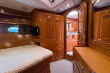 2006 Nordhavn 64 - KARIWA 14 - Luxurious 2006 Nordhavn 64 yacht cabin with wooden interior and cozy bed.